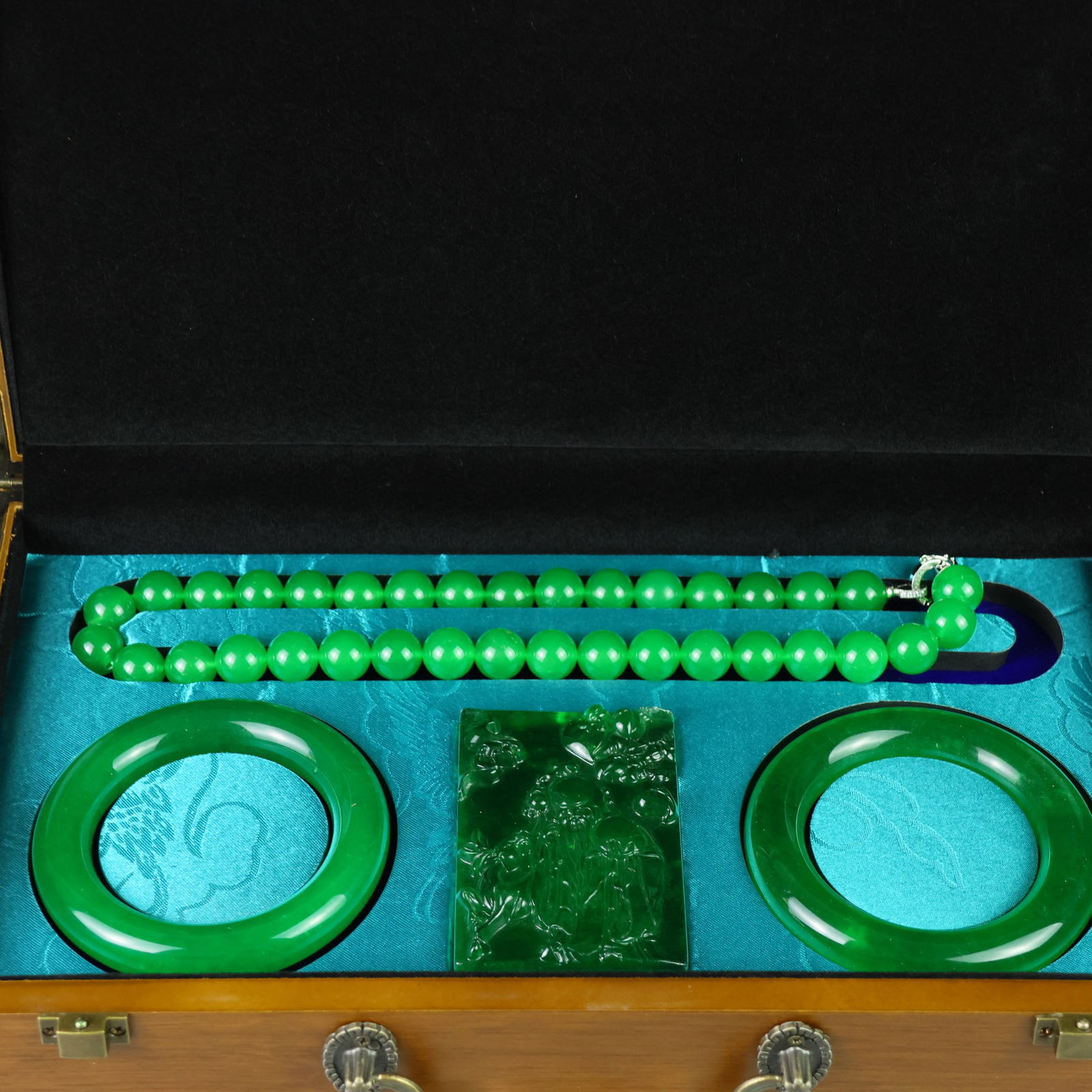 Perfect high-quality ice-crystal carved box set (1 of 9)