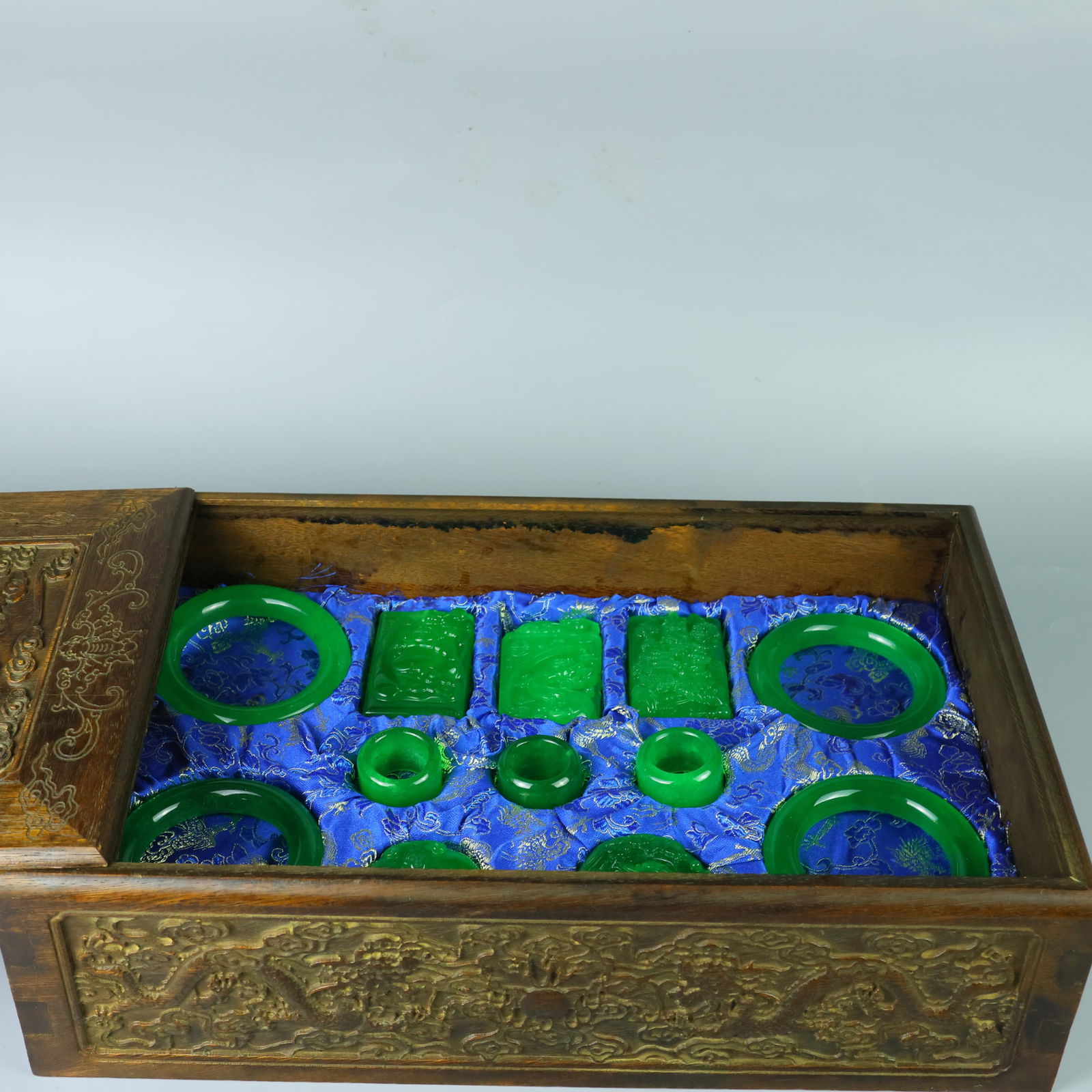 Perfect high-quality ice-crystal carved box set (1 of 9)