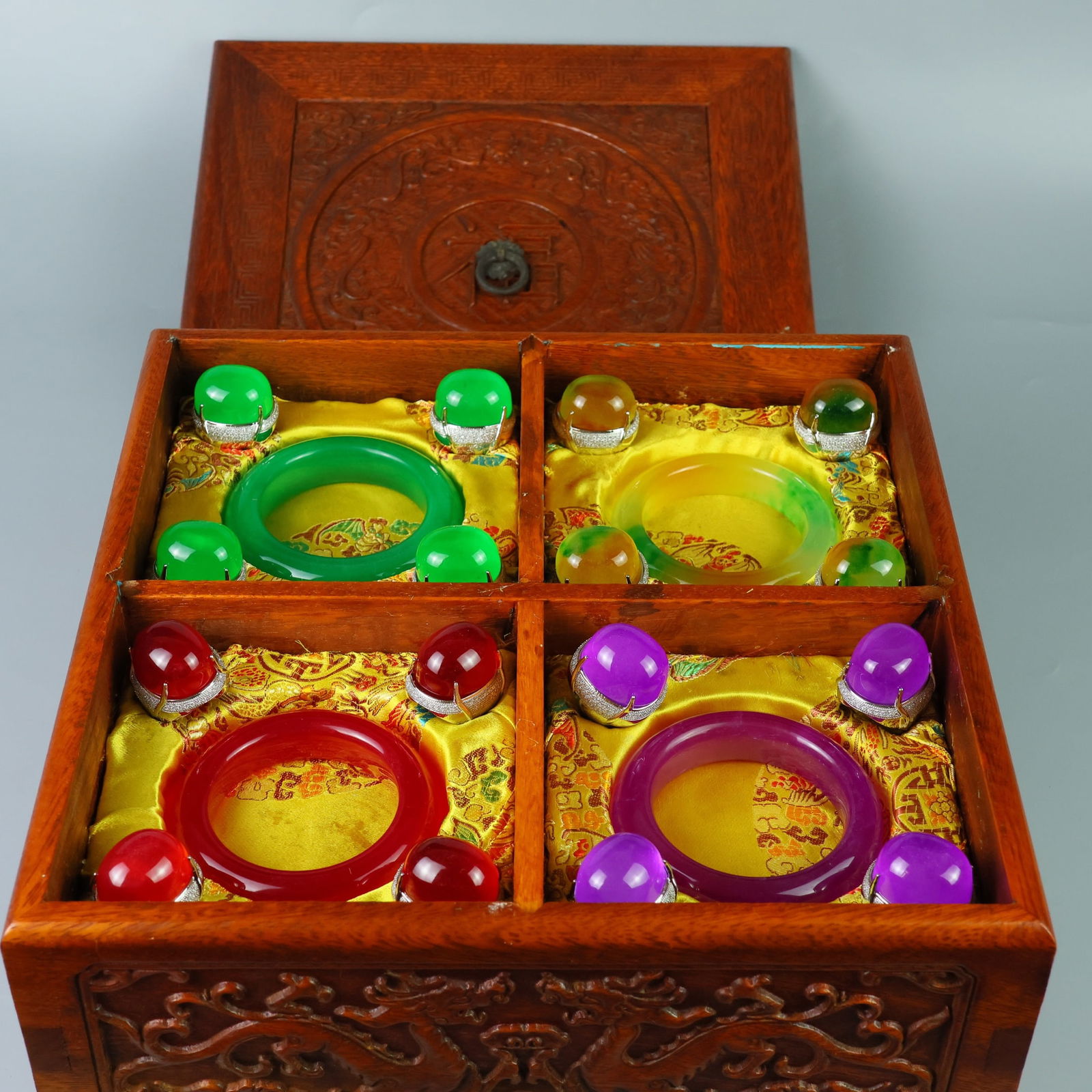 Perfect high-quality ice-crystal carved box set: This perfectly crafted, high-quality ice jadeite set features a pure, rich, clean, and translucent base with strong fluorescence and exceptional rigidity. Its icy, translucent appearance and exception