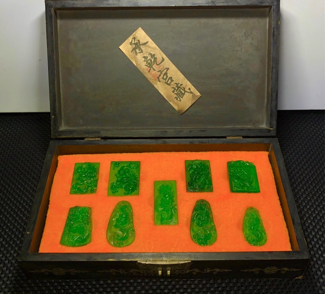 A lacquerware painted wooden box contains a nine-dragon plaque made of imperial green jade. (1 of 9)