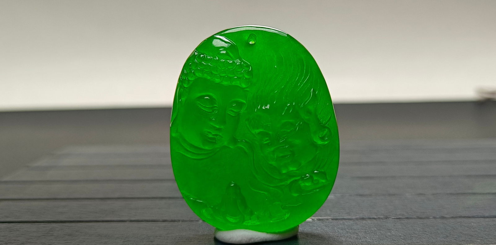 Top-grade dragon stone imperial green jadeite pendant "One thought to Buddha, one thought to demon" (1 of 8)