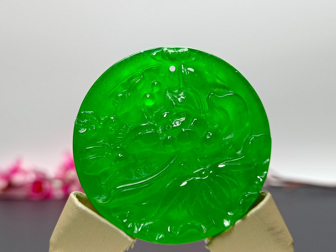 Top-grade imperial green jadeite "lotus" pendant (1 of 7)