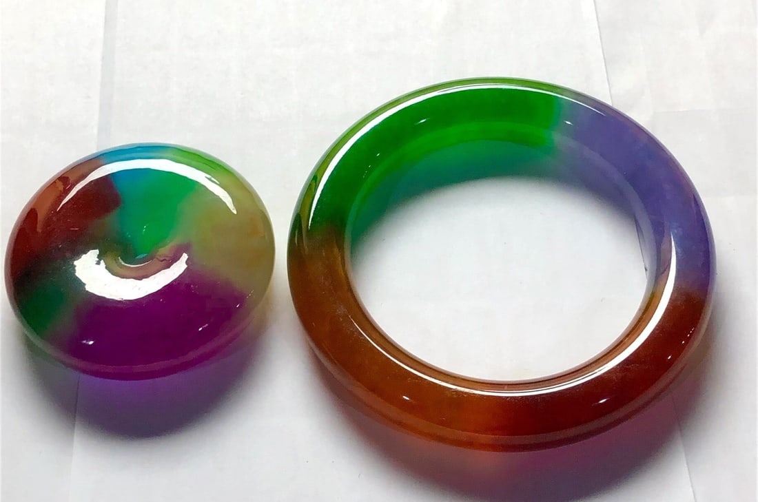 High-quality, colorful jadeite bangle, safety buckle pendant. (1 of 9)