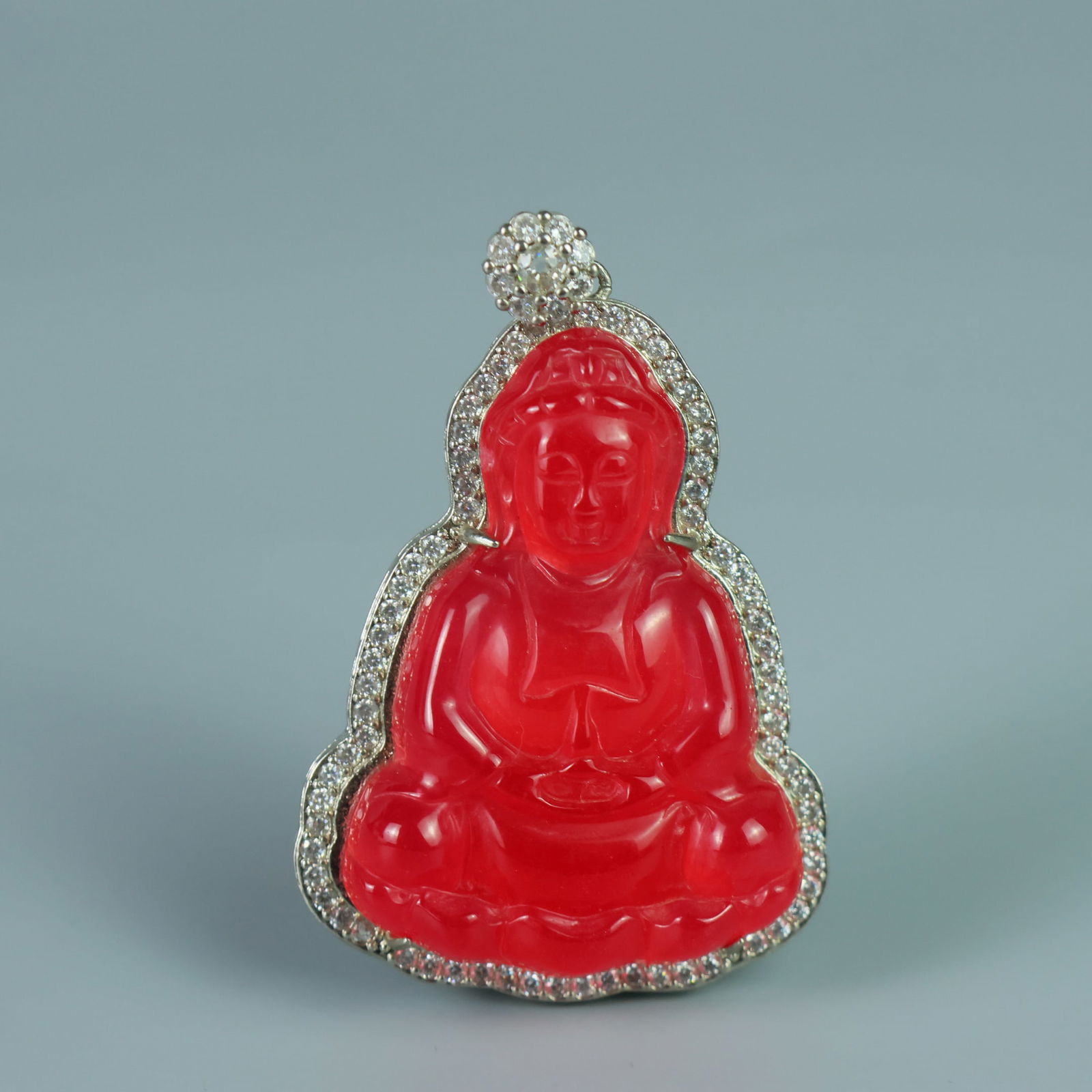 Perfect high-quality ice-colored exquisitely crafted Guanyin: This exquisitely crafted, high-grade icy jadeite Guanyin statue features a pure, rich, clean, and translucent base with strong fluorescence and exceptional rigidity. Its icy, bright appearance and exc