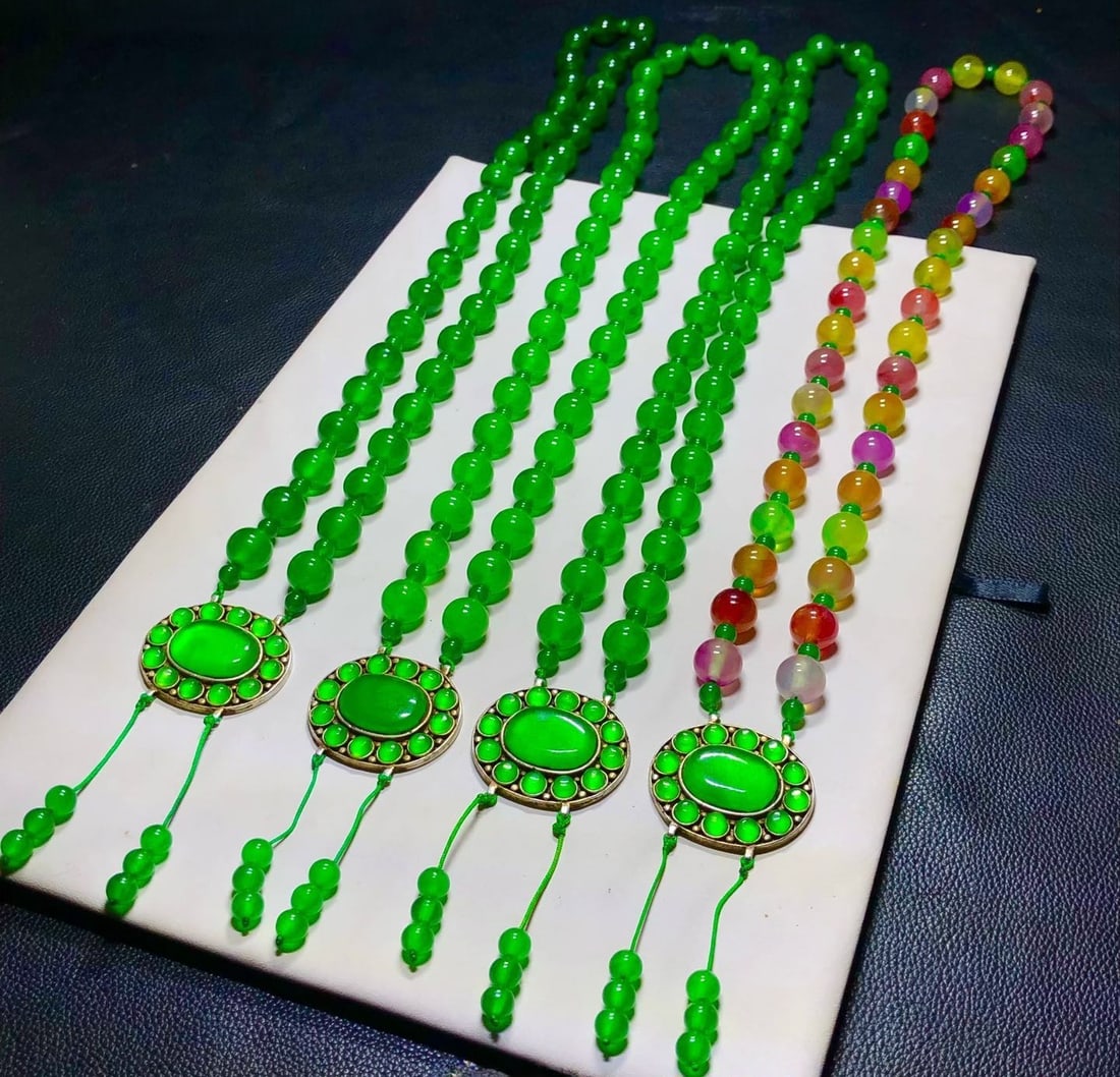 High-quality icy jadeite bead necklace pendant (1 of 8)