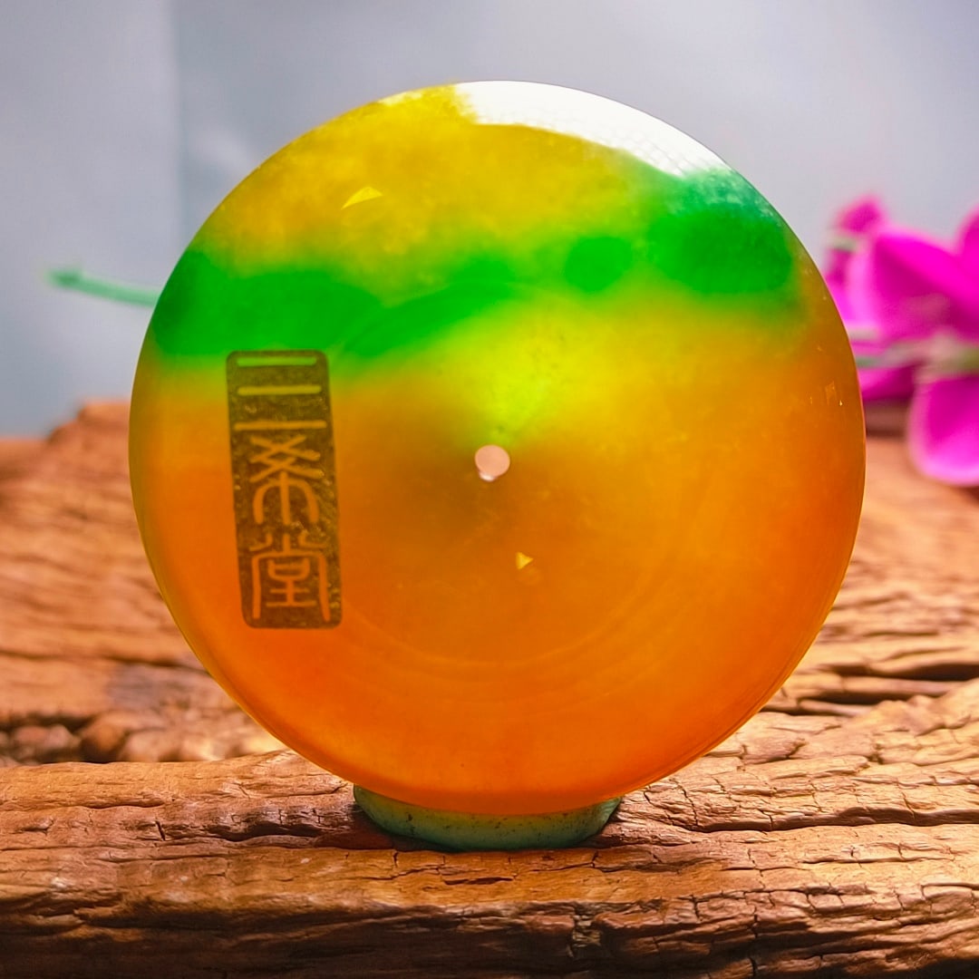 Dragon Stone Jadeite "Sanxitang" Safety Buckle: Dragon Stone Jadeite "Sanxitang" Safety Buckle Provenance:from the collection of George Stopher, Kent, purchased from P&M Waldo Antiques, London. Our cooperative logistics services provider expertly h