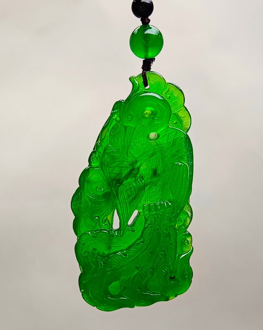 Top-grade dragon stone type imperial green extra-large and extra-thick jadeite hand-held piece (1 of 6)