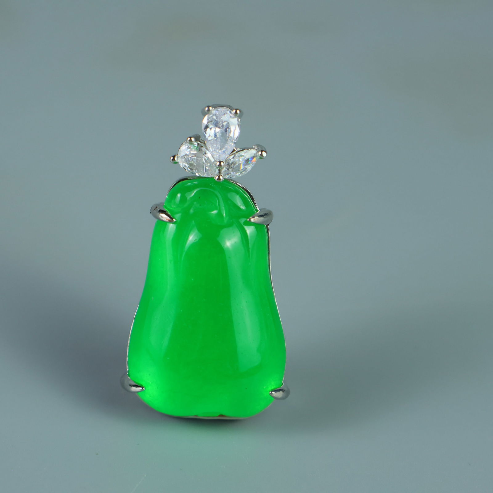 Perfect high-ice fine craftsmanship inlaid pendant (1 of 9)