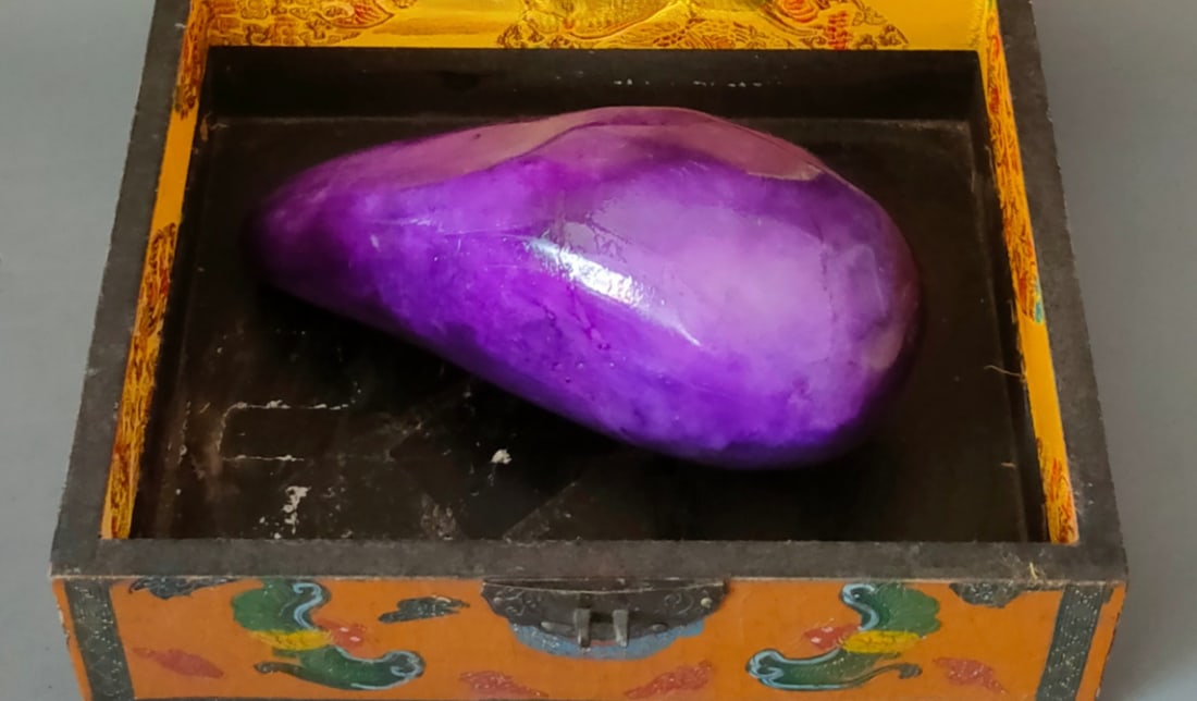 Jadeite rough stones packaged in a nanmu wood box. (1 of 9)