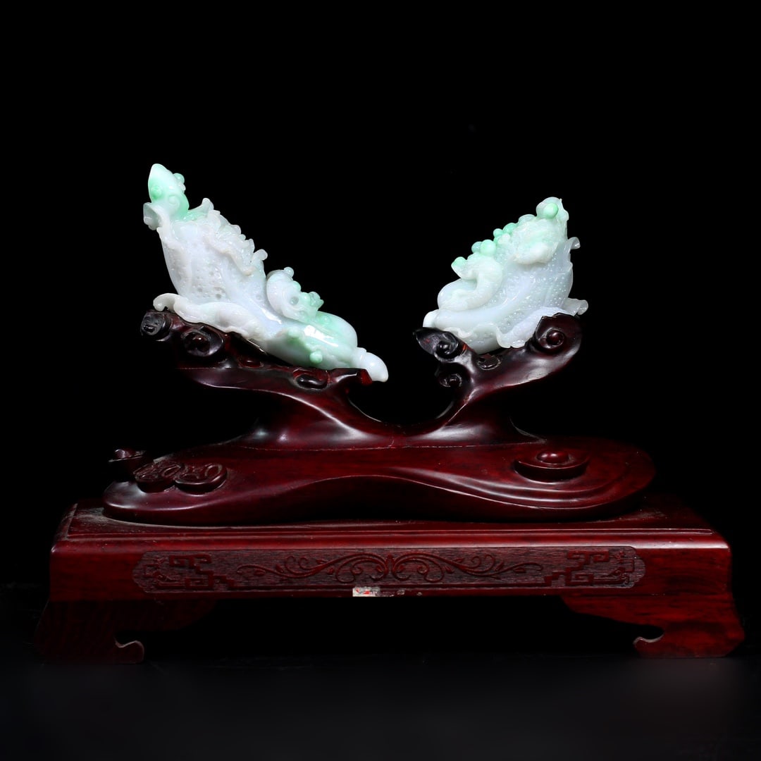 A pair of exquisite jade cabbage ornaments (1 of 9)