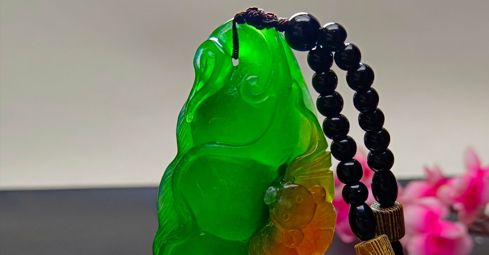 Top-grade dragon stone type, colorful, extra-large and extra-thick jadeite hand-held piece (1 of 8)