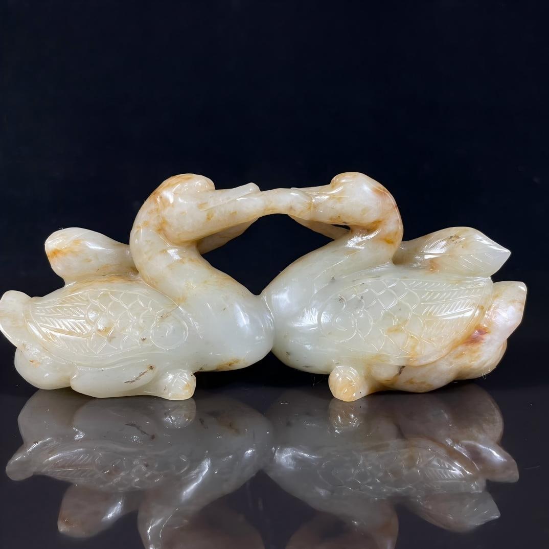 Hetian jade pebble carved mandarin duck ornament: Collector's item: Carved mandarin ducks from Hetian jade pebble. Dimensions: 15 x 6 cm, Weight: 346 g Provenance:Private collection from a professor in University of Cambridge. Our cooperative logisti