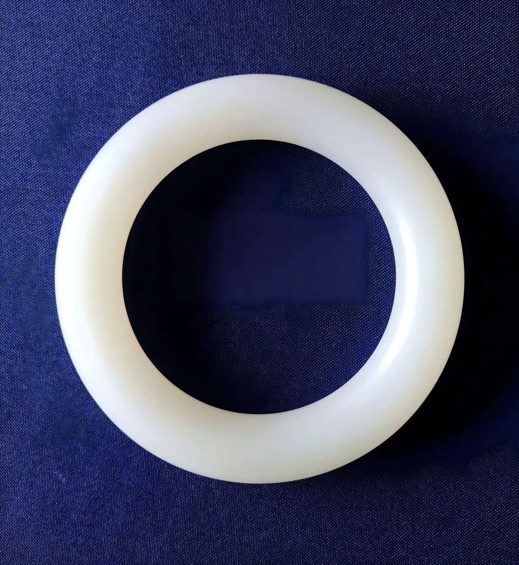 A mutton fat jade bracelet (1 of 9)