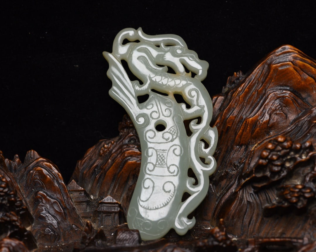 Hotan jade pendant (1 of 9)