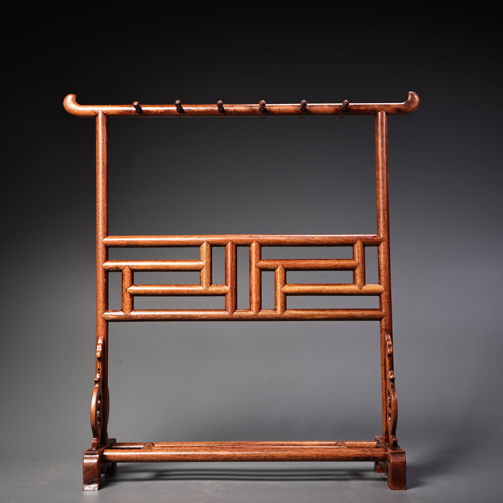 Rare and valuable boxwood pen holder: Rare and well-preserved boxwood pen rest, exquisitely crafted and beautifully designed, weighing 560 grams, 39 cm high and 36 cm wide. Provenance:A notable private collector in Kensington, London, Uni