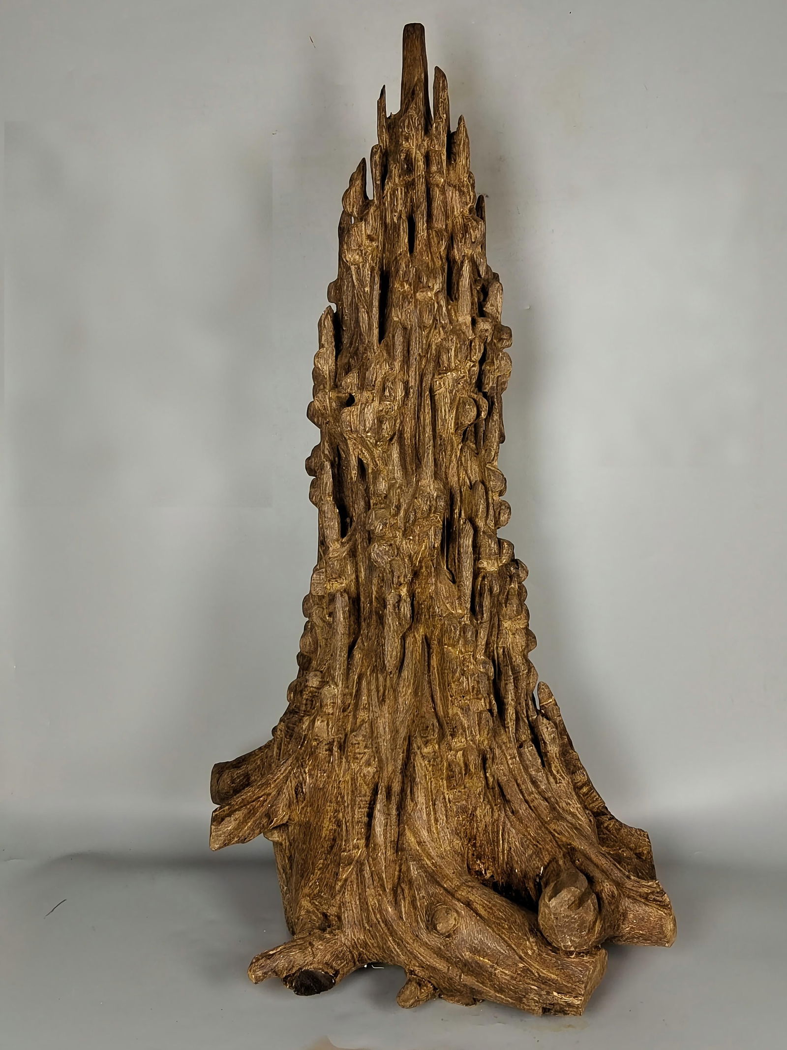 Agarwood Mountain Ornament: Agarwood mountain-shaped ornament, with a wonderful fragrance, abundant resin, and excellent condition; a collector's item. Dimensions: 91 x 50 cm, weight: 9.75 kg. Provenance:From an old private coll