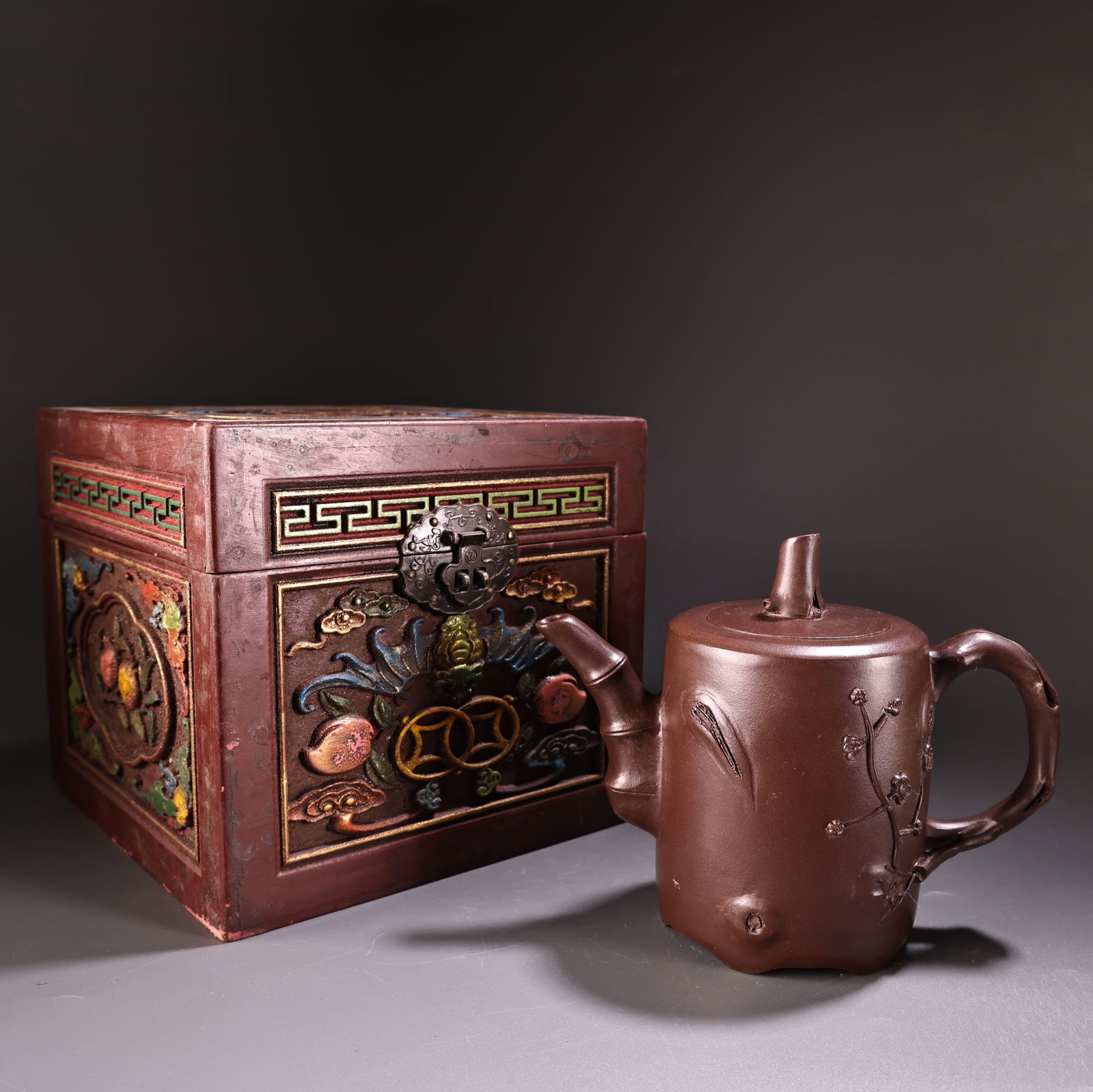 A fine antique handmade Zisha teapot from a rare collection.: fine antique handmade Zisha teapot, exquisitely crafted and beautifully shaped, comes with a carved wooden box. The teapot weighs 510 grams, is 15 cm high and 18 cm wide. Provenance:from the collectio