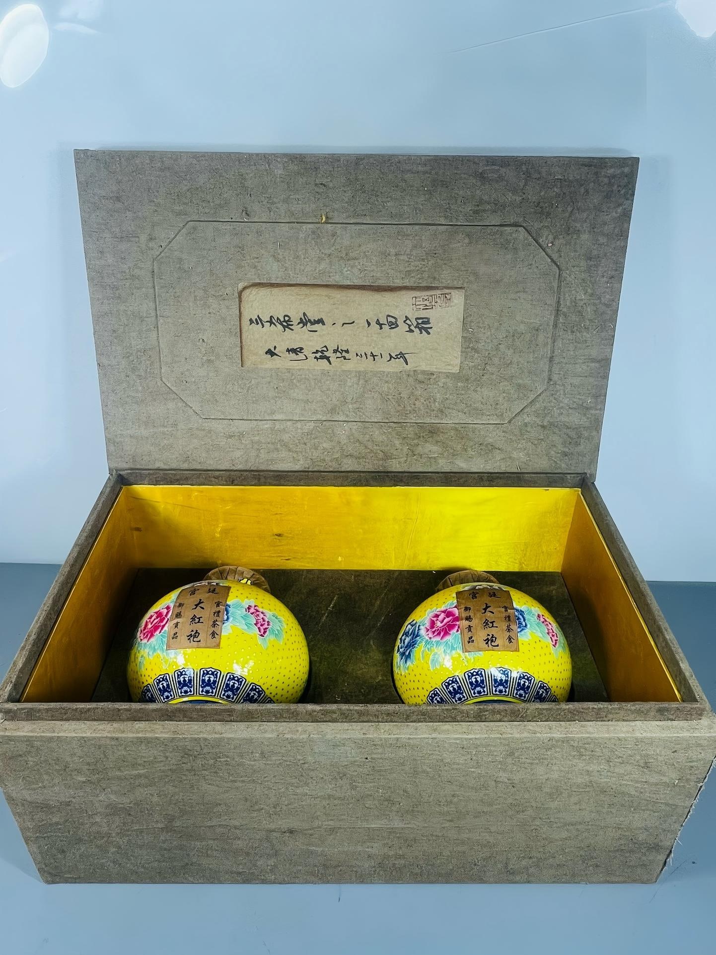 A treasured enamel floral vase in a royal red robe style. (1 of 9)