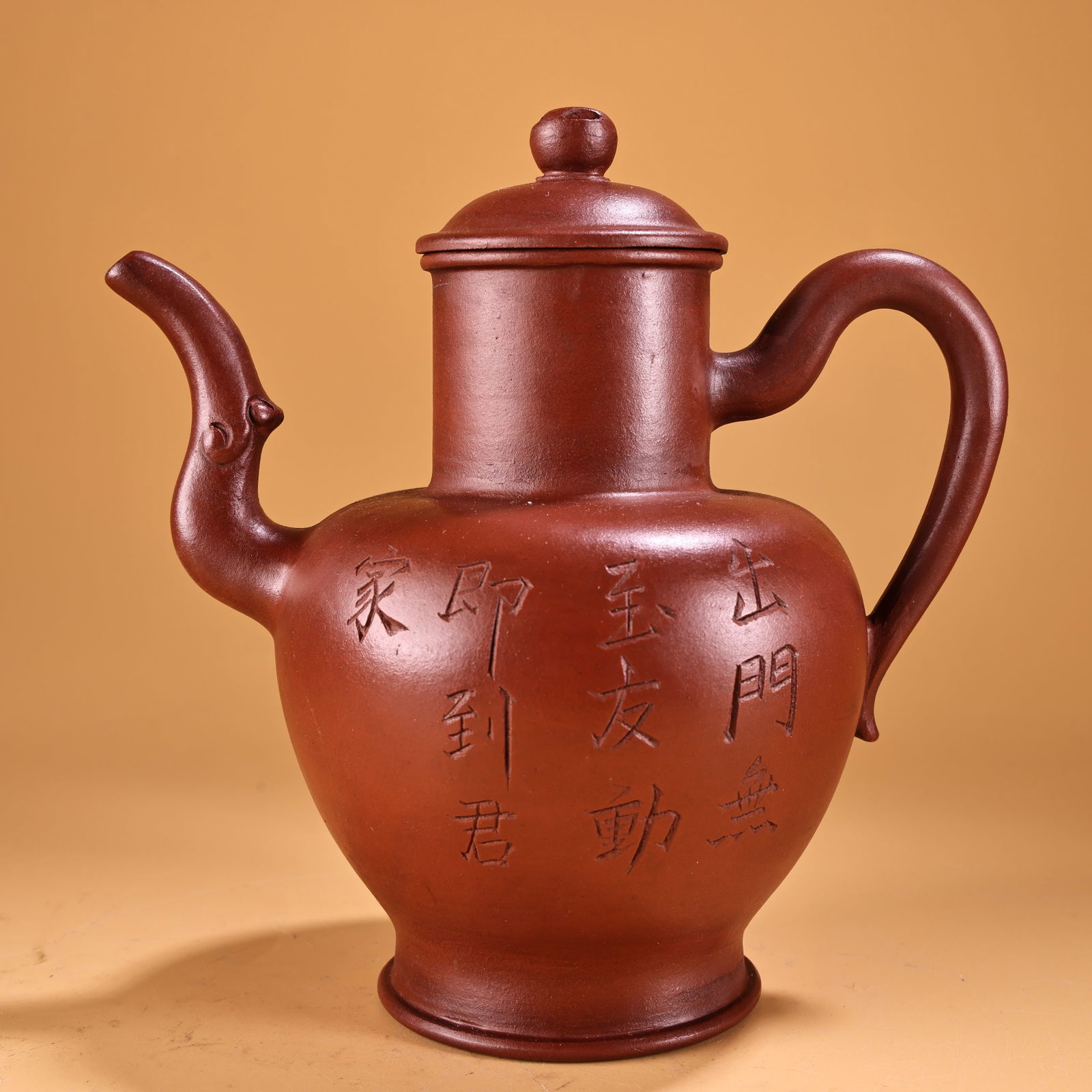 A fine antique handmade Zisha teapot from a rare collection.: A fine antique handmade Yixing teapot, from a rare collection. Exquisite craftsmanship, beautiful shape, weighing 600 grams, 17 cm high and 17 cm wide. Provenance:From an old private collection in Cot