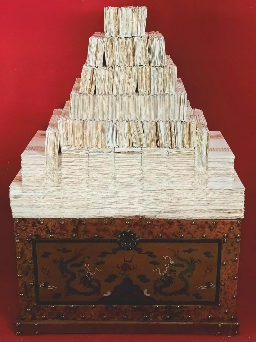 Old Xuan paper: Old Xuan paper, 65 packs, 20 sheets per pack, in excellent condition, low price available. Each sheet is 1.3 meters long and 33 centimeters wide. Provenance:Private collection from a professor in Newc