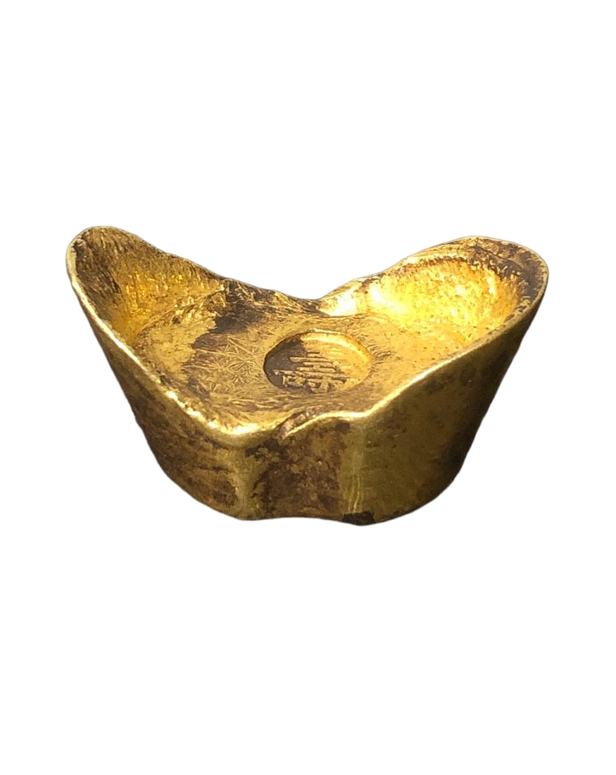 Solid gilded longevity ingot, with a warm and delicate patina, finely crafted, measuring 4.5cm in (1 of 7)