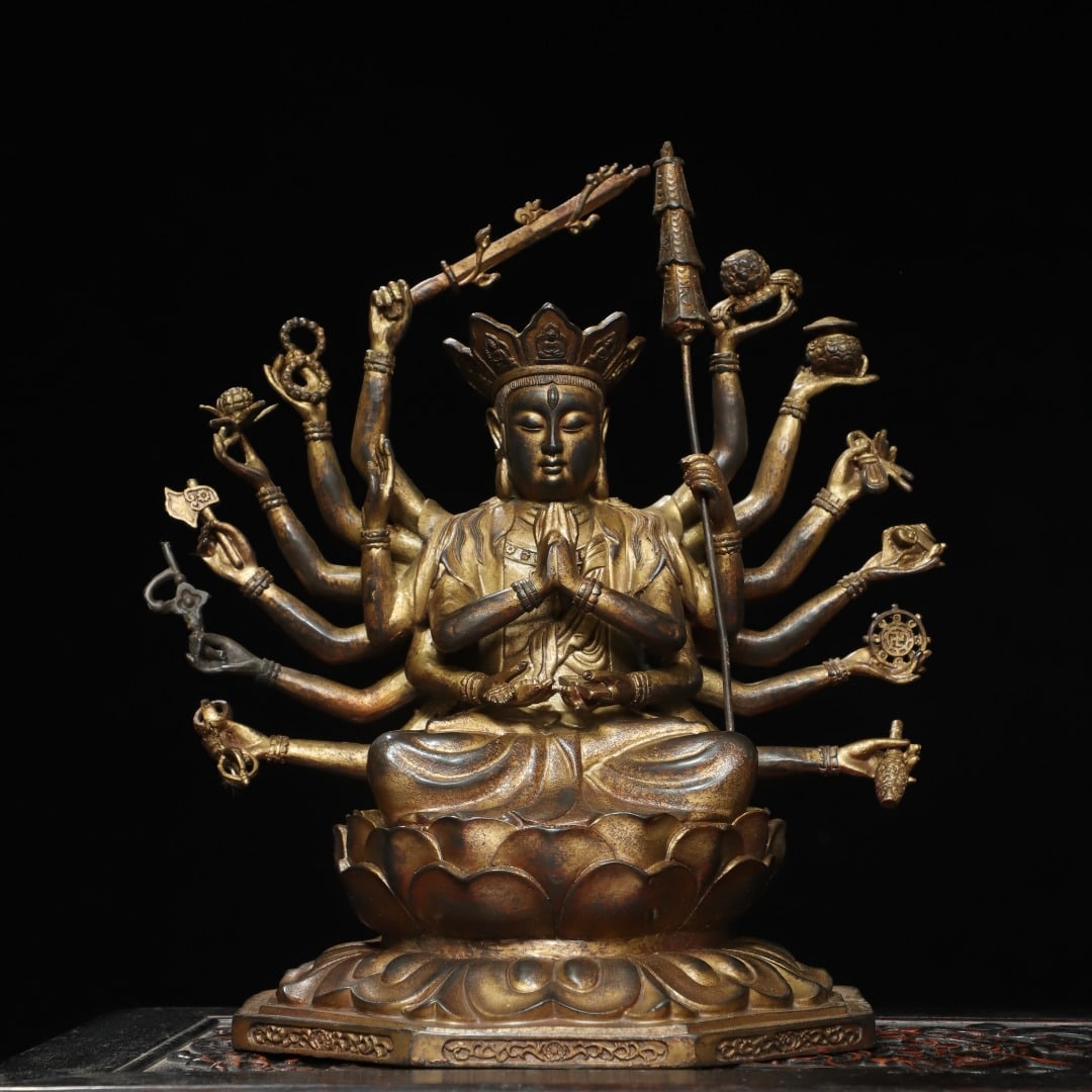 Dimensions of a gilded bronze Cundi Bodhisattva statue for home worship: This is a gilt bronze statue of Cundi Bodhisattva, suitable for home worship. Dimensions: Height 28cm, Width 29cm, Thickness 21cm, Weight 3600g. Provenance:Private collection, Liverpool, The United Ki