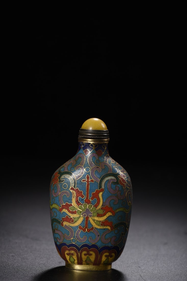 Cloisonne snuff bottle with lotus scroll design (1 of 9)