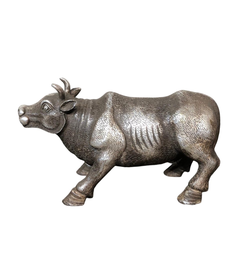 White bronze gilded bull figurine (1 of 8)