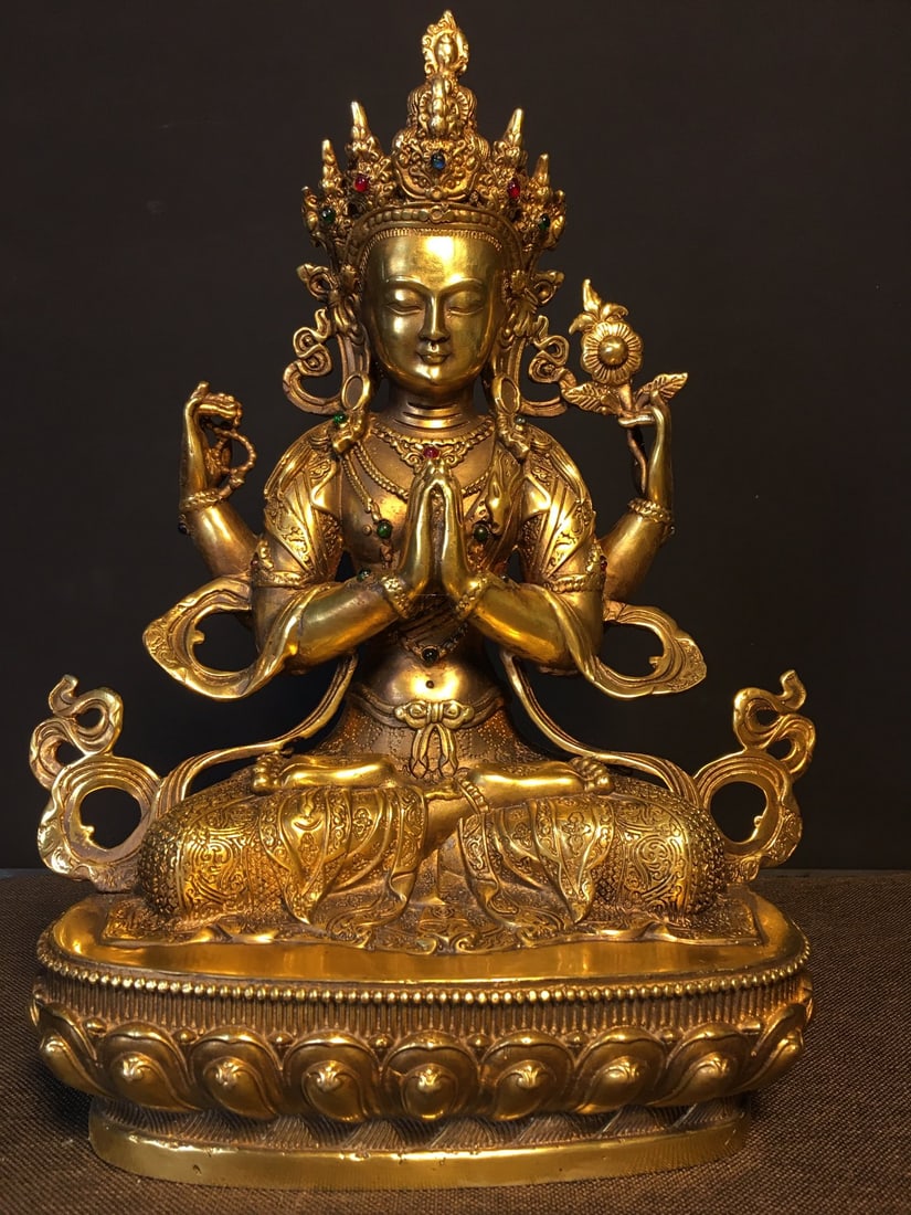 Pure copper inlaid with gemstone Guanyin: Pure copper Guanyin statue inlaid with gemstones: 22cm long, 13cm wide, 30cm high, weighing 2290g. Provenance:Private collection, Manchester, The United Kingdom. Our cooperative logistics services pro
