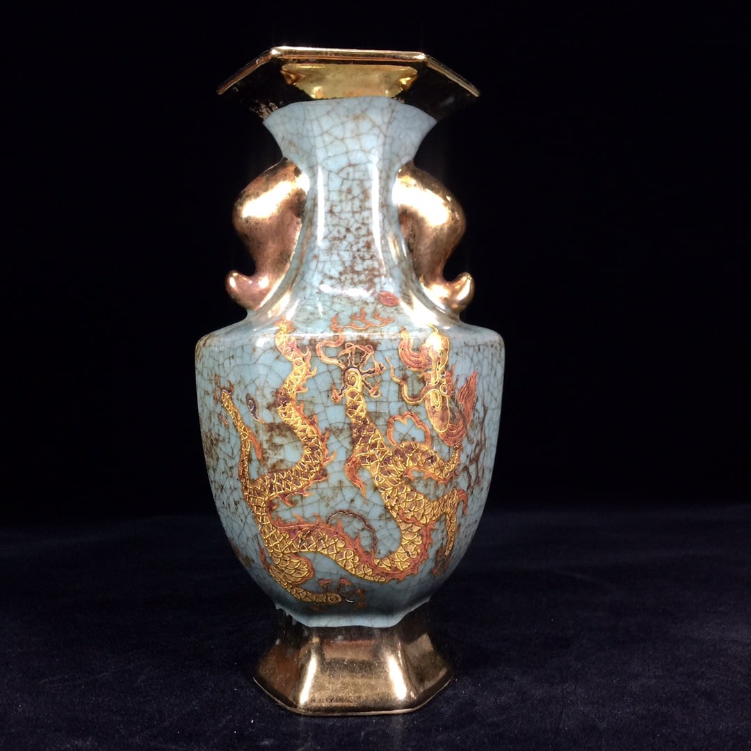 Song Dynasty official kiln gilt double-eared vase with a well-preserved patina (1 of 9)