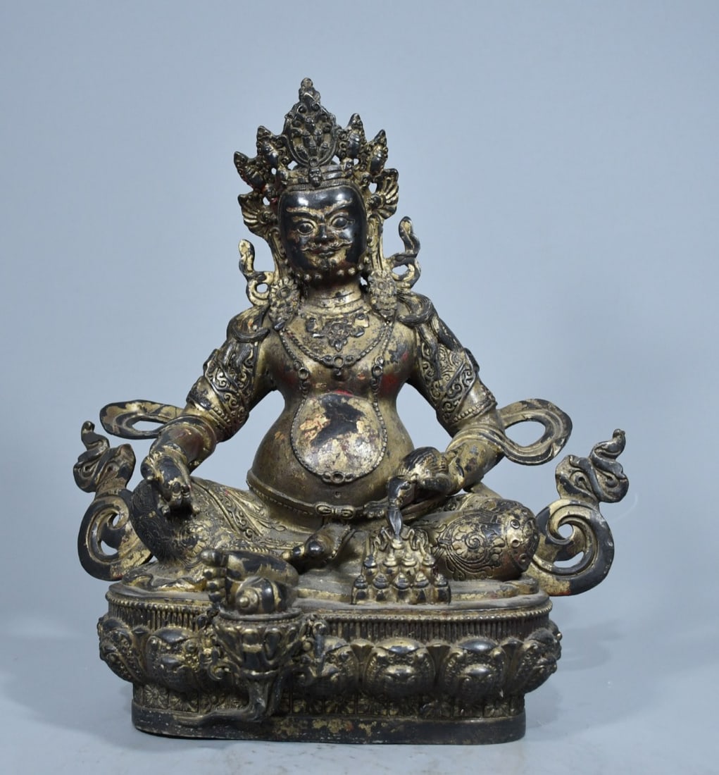 Tibetan Buddhist bronze Buddha statue with yellow rat motif, decorated with gilt and cinnabar, thick: Tibetan Buddhist bronze Buddha statue, Weasel God of Wealth, decorated with gilt and cinnabar. Thick body, elegant color, rich patina, antique and natural appearance, simple and grand. Suitable for
