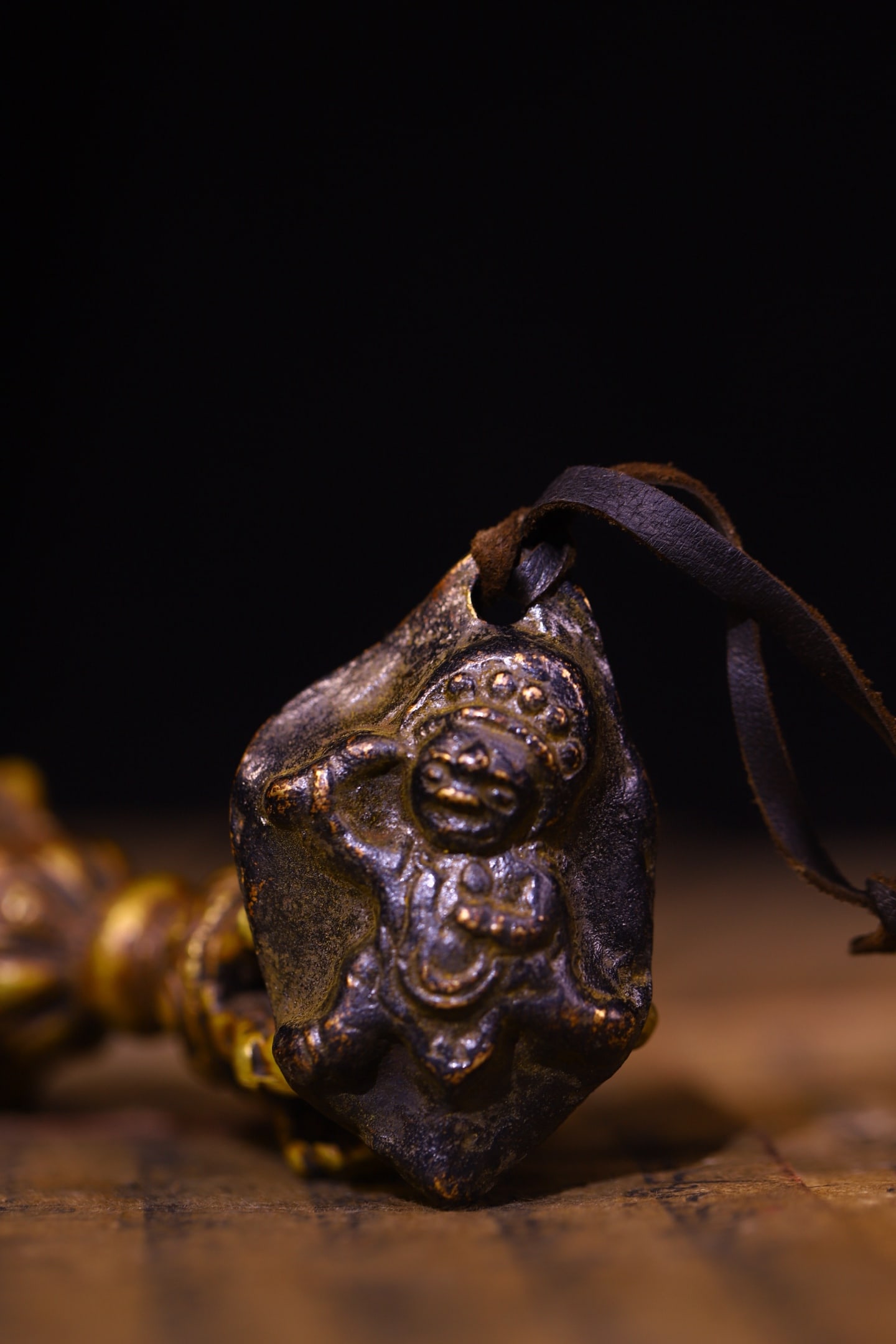 Copper-bodied, hand-hammered and engraved Buddha amulets: This copper-bodied, hand-hammered and engraved Buddha amulet measures 6 cm in height and 4 cm in width, weighing approximately 121g. Provenance:Private collection of a retired doctor in Nottingham.