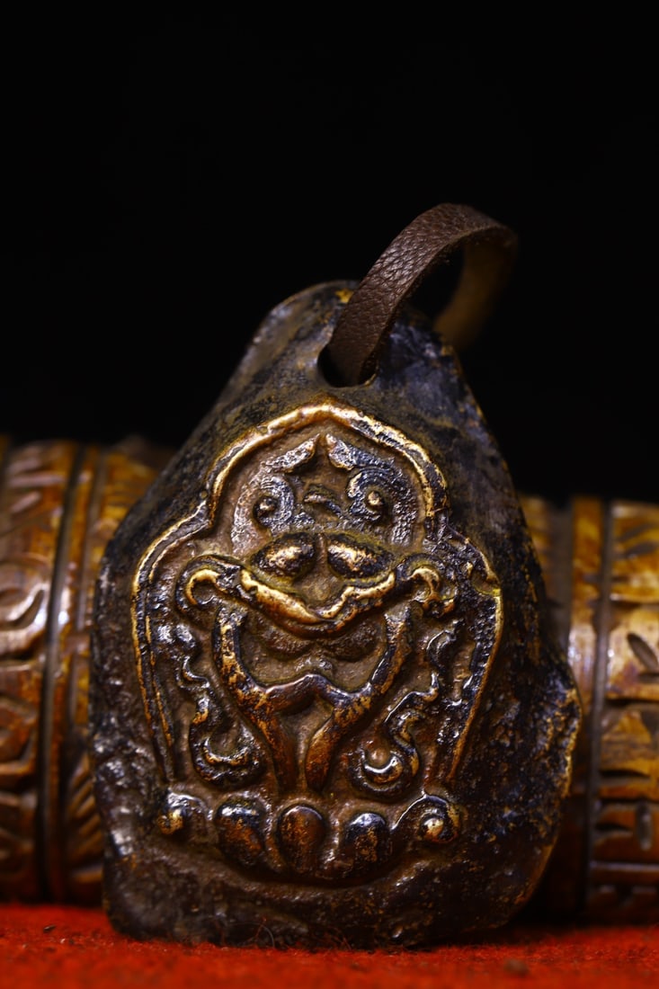 Copper-bodied, hand-hammered and engraved Buddha amulets (1 of 9)