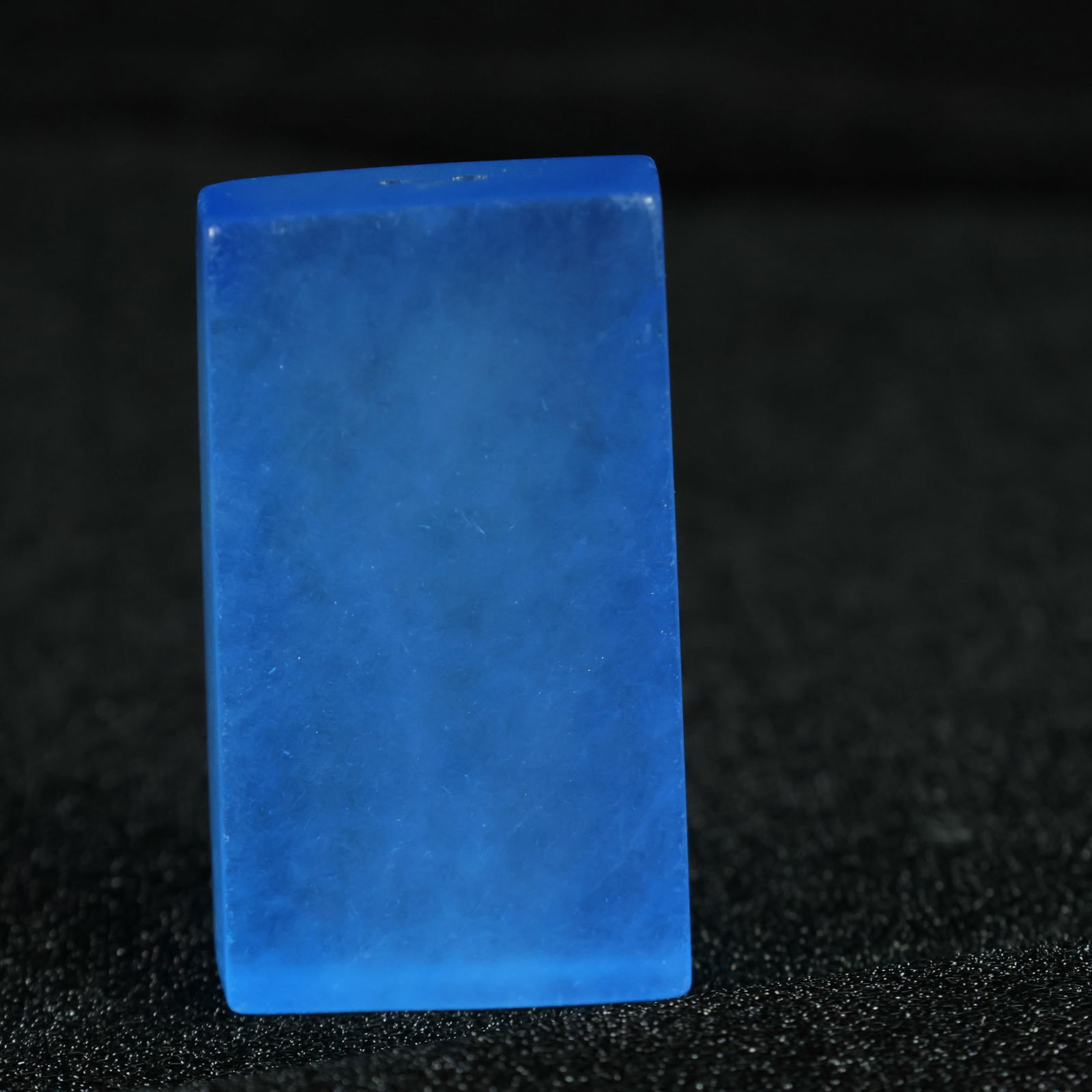 Perfectly crafted high-quality ice crystal carving [Peaceful Matter Plaque]: This perfectly crafted, high-quality ice-type jadeite pendant is exquisitely carved. The base is pure, rich, clean, and translucent with a strong fluorescent effect and excellent rigidity. It is icy a