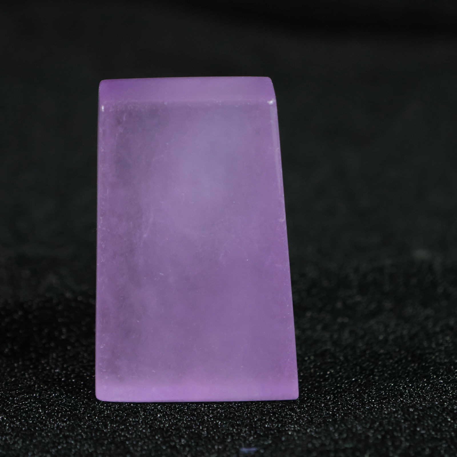 Perfectly crafted high-quality ice crystal carving [Peaceful Matter Plaque]: This perfectly crafted, high-quality ice-type jadeite pendant is exquisitely carved. The base is pure, rich, clean, and translucent with a strong fluorescent effect and excellent rigidity. It is icy a