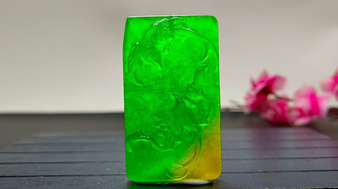 Top-grade dragon stone imperial green extra-large and extra-thick jadeite pendant: Top-grade imperial green jadeite pendant, extra-large and extra-thick, with excellent translucency and is absolutely perfect; can withstand ultraviolet light. Provenance:Private collection, Liverpool,