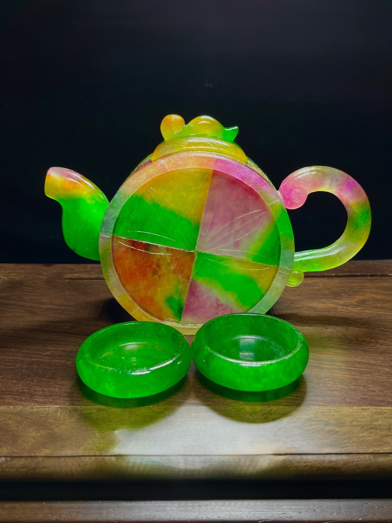 A set of high-quality, colorful jadeite tea ceremony ornaments: A set of high-quality, colorful jadeite tea ceremony ornaments, exquisitely carved, made of superior materials, with a smooth and lustrous patina, in perfect condition. Provenance:Private collection,