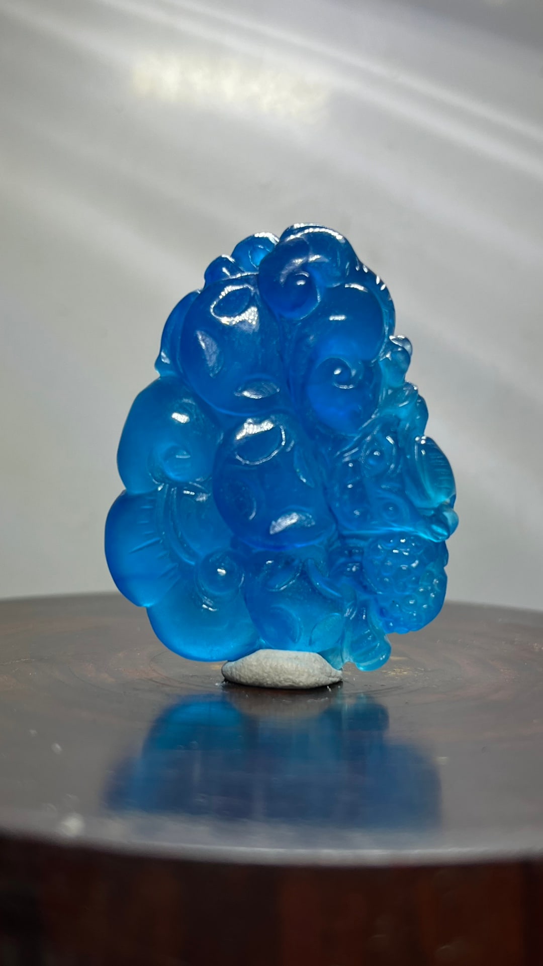 High-ice ocean blue jadeite pendant with auspicious symbolism of good fortune and longevity.: This high-quality, ocean-blue jadeite pendant features auspicious symbols of good fortune and longevity. Made from premium material, it boasts a lustrous, icy blue hue, full color and clarity, and a b