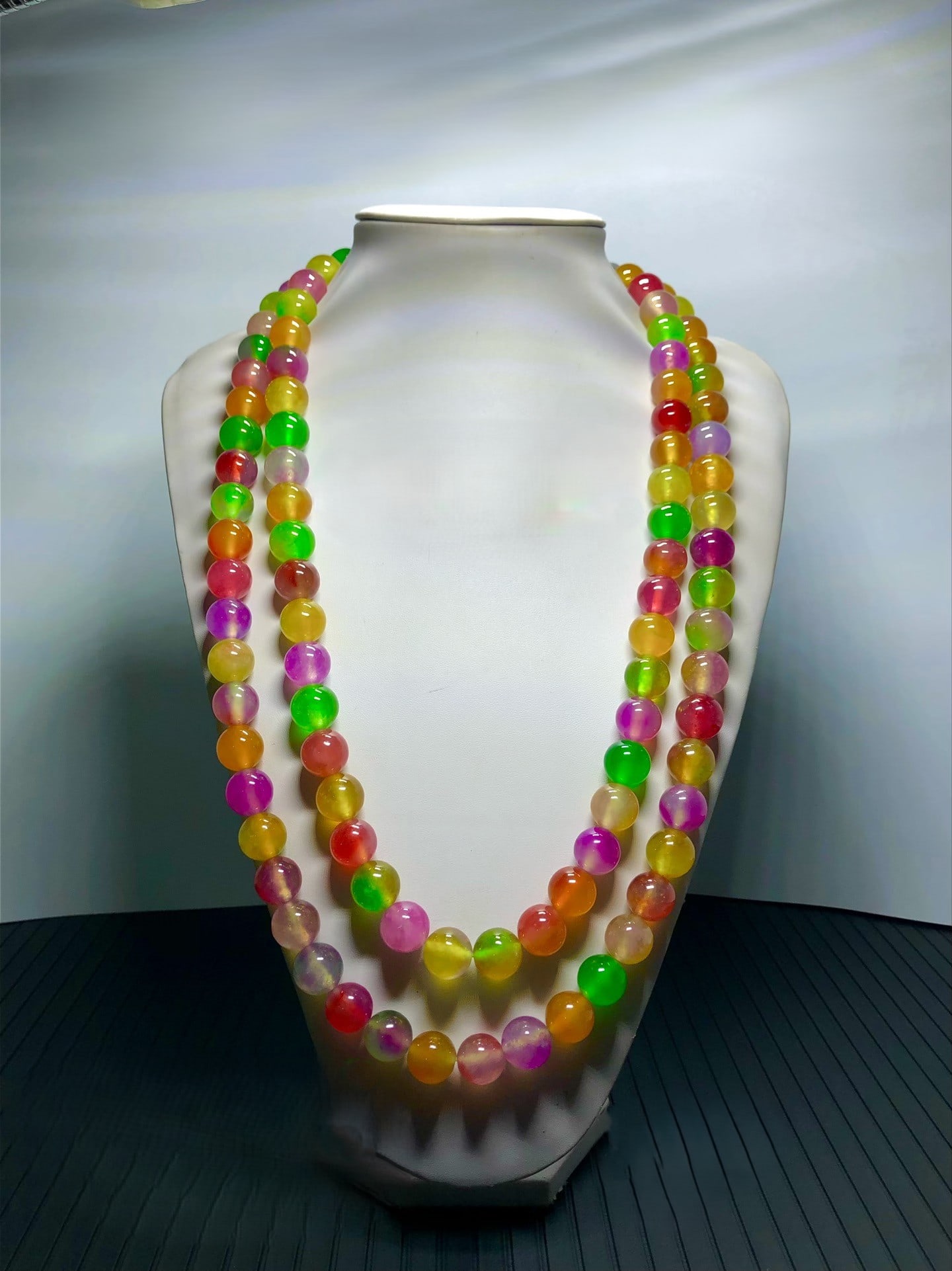 A high-quality, icy, multicolored jadeite bead necklace made of dragon stone. (1 of 9)