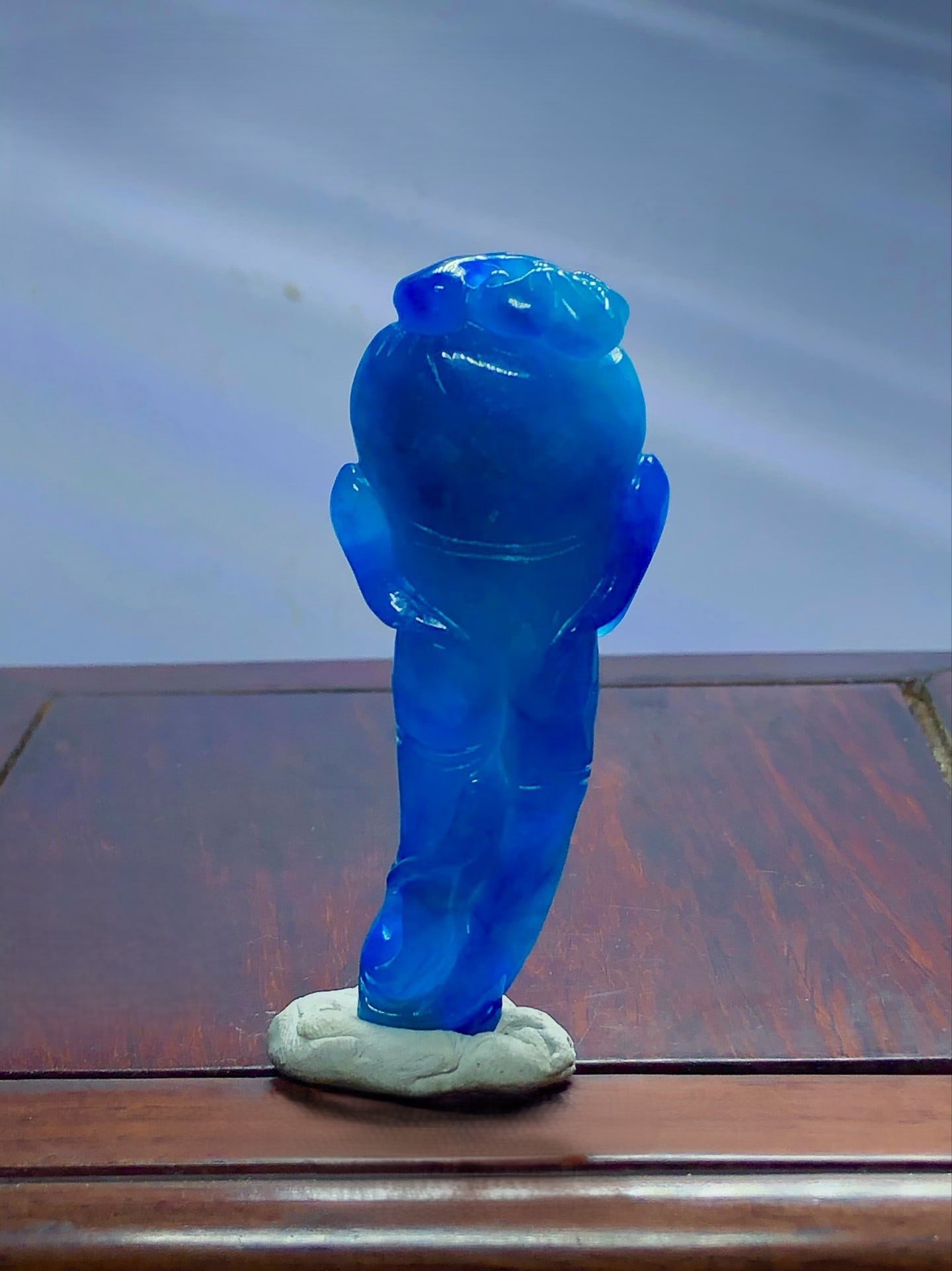 High-Ice Ocean Blue Jade Ginseng Ruyi Pendant: This high-quality, ocean-blue jadeite ginseng ruyi pendant is made from superior materials. The jadeite is icy blue and lustrous, with a full, clear color and beautiful appearance. It exudes elegance