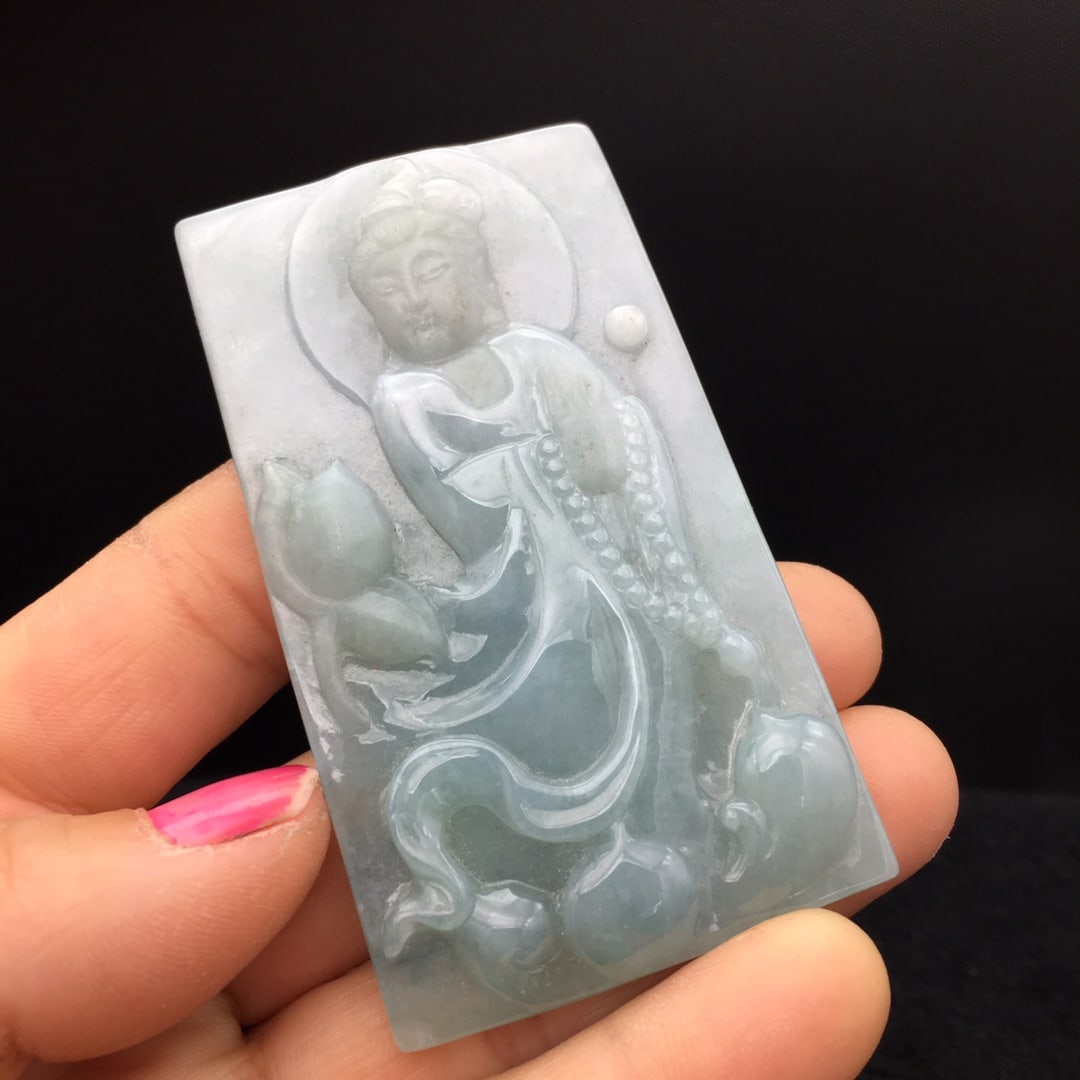 Natural high-ice jadeite pendant: Natural high-ice jadeite pendant, with a translucent and emerald-like texture. Provenance:Private collection from a professor in The University of Edinburgh. Our cooperative logistics services provide