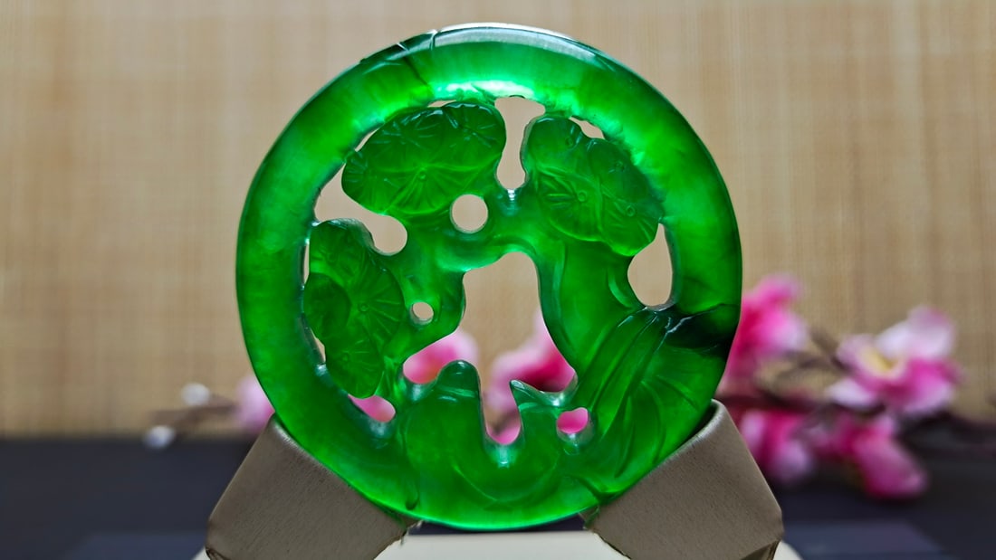 Dragon Stone Imperial Green Jadeite "Enlightenment" Pendant: Dragon Stone type imperial green jadeite "Enlightenment" pendant, carved from a single piece of material, with excellent translucency, super perfect, and exhibiting a fluorescent sheen. Provenance:Pri