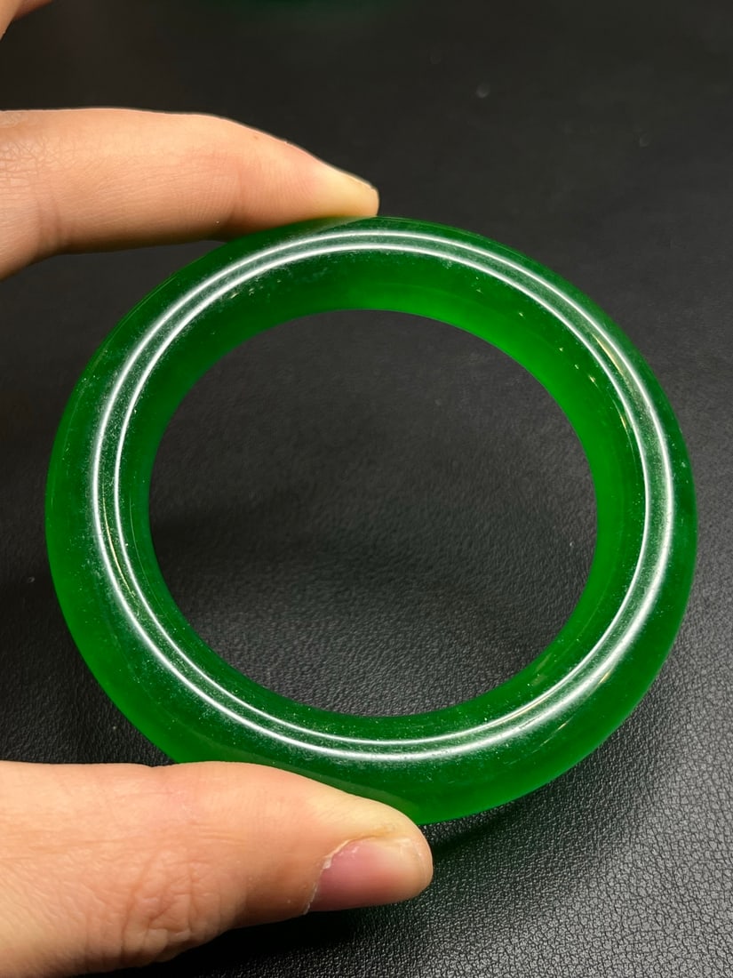 High-grade imperial green jadeite bangle (1 of 5)