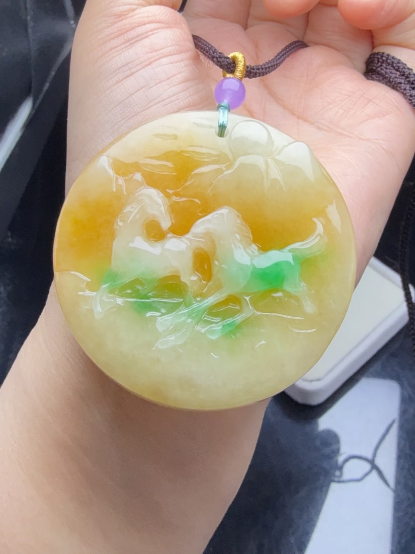Jadeite Tricolor "Success Upon Arrival": This tricolor jadeite "Horse to Success" piece is of top-quality quality, with fine texture, exquisite three-dimensionality, thick and full appearance, and is flawless without any cracks.