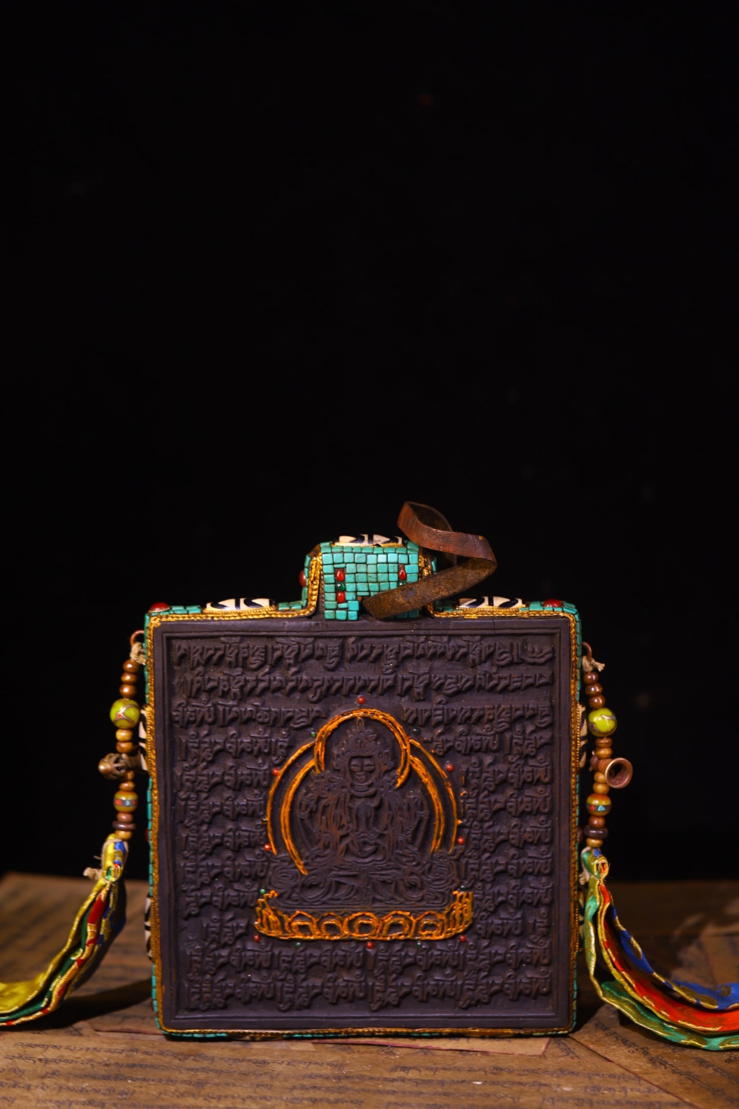 Hand-carved and inlaid gemstone dzi bead sutra board made from old bodhi root.: Hand-carved from old Bodhi root, inlaid with gemstones, this dzi bead plate is 21 cm high, 20 cm wide, and weighs approximately 800 g. Provenance:Private collection from a professor in Newcastle