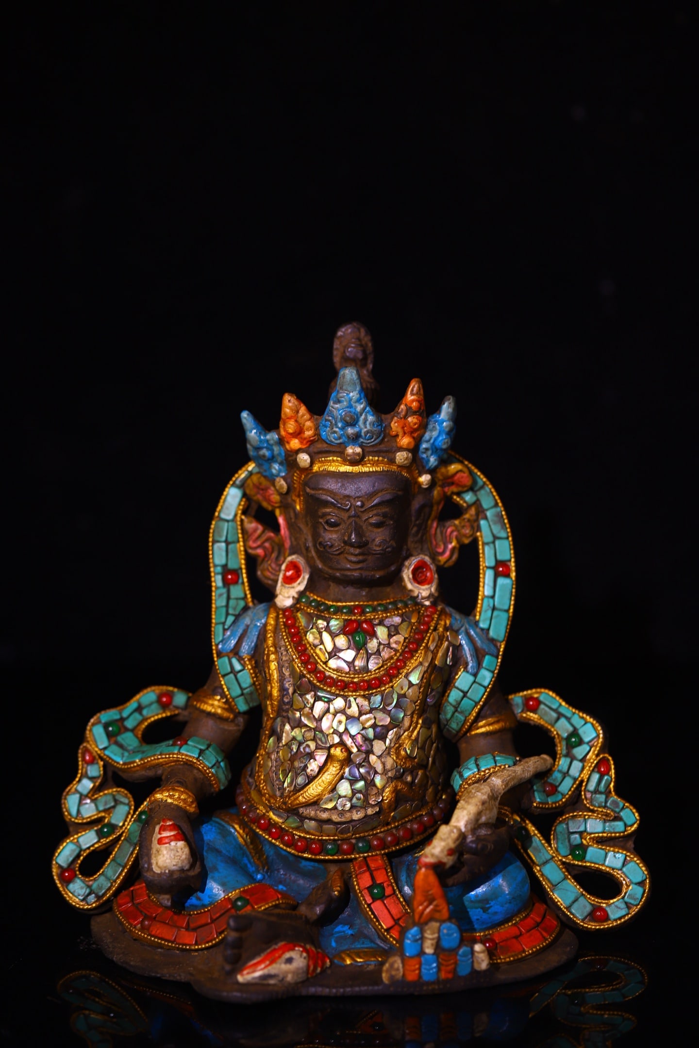 Yellow Jambhala, hand-hammered and engraved with gemstones on a copper base.: A hand-hammered, engraved, and gem-inlaid yellow wealth god statue made of copper, measuring 16cm in height, 17cm in width, and weighing approximately 1900g. Provenance:Private collection from a profe