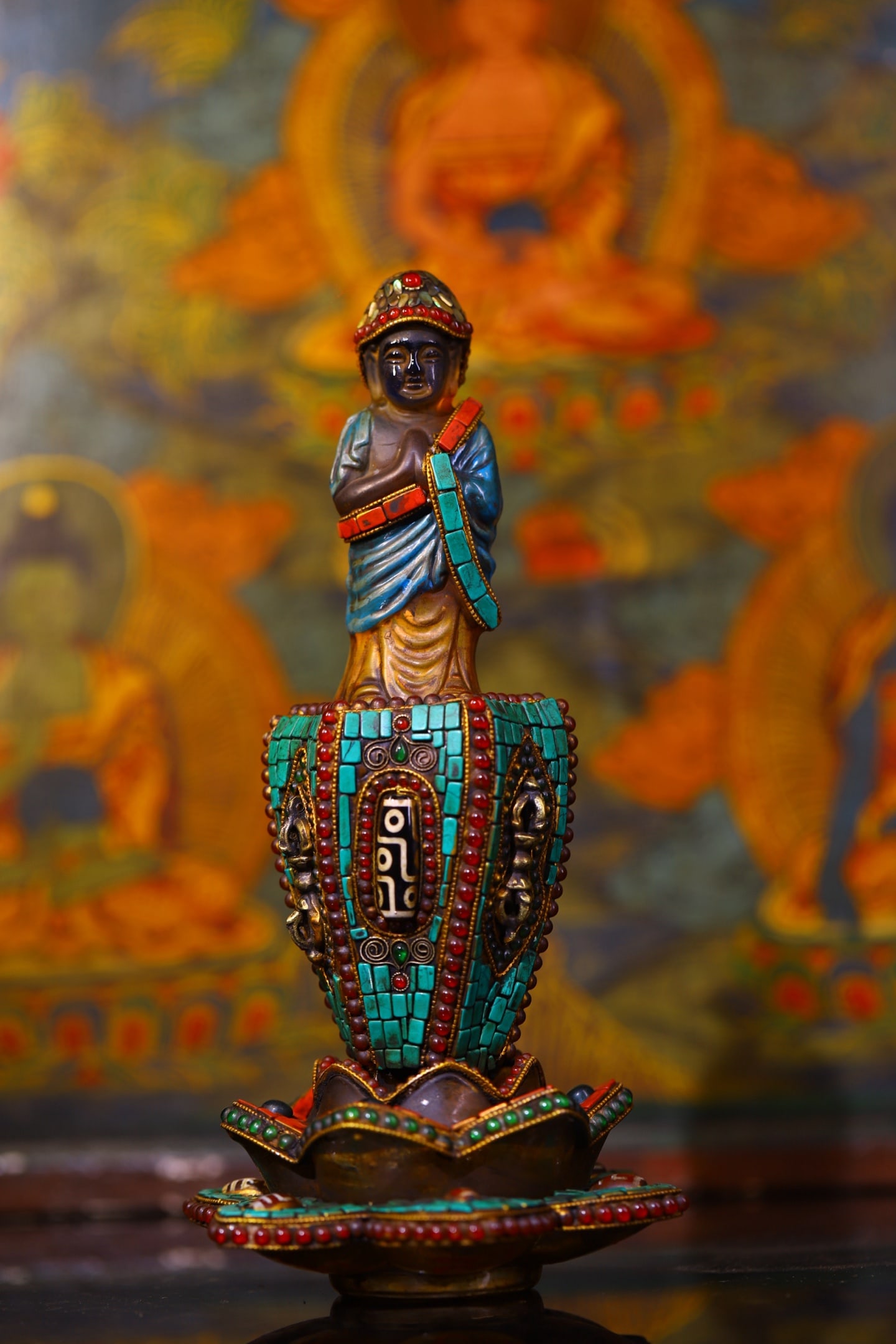 Tibetan crystal carvings inlaid with jewels and gemstones depicting Shakyamuni Buddha.: A Tibetan-style crystal carving, inlaid with dzi beads and gemstones, depicting a Shakyamuni Buddha statue. It is 25 cm high, 13 cm wide, and weighs approximately 1000 g. Provenance:Private collection