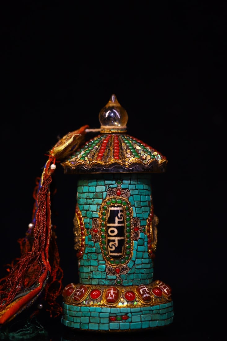 Crystal-inlaid jeweled reliquary jar from Tibet: The Tibetan-style crystal-inlaid dzi bead reliquary is 19 cm high, 9 cm in diameter, and weighs approximately 1160 g. Provenance:from the collection of George Stopher, Kent, purchased from P&M Waldo A