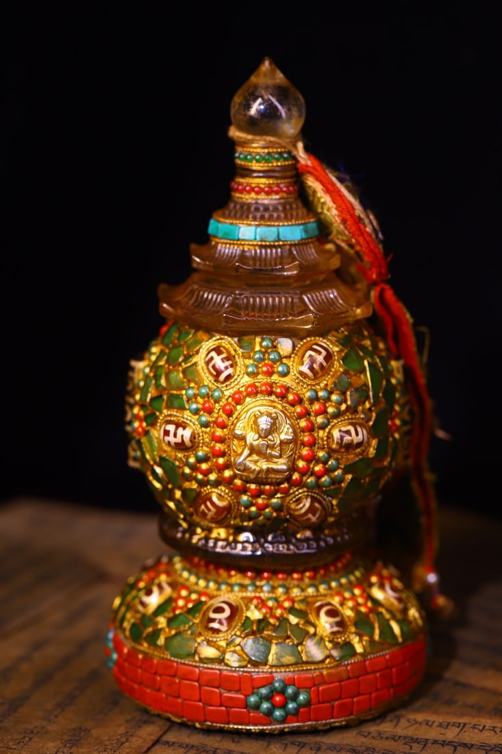 Tibetan crystal carving and inlaid jewel treasure jar: A Tibetan-style crystal carving, inlaid with dzi beads, and a gemstone jar, 22 cm high, 11 cm wide, and weighing approximately 1900 g. Provenance:from the collection of George Stopher, Kent, purchased