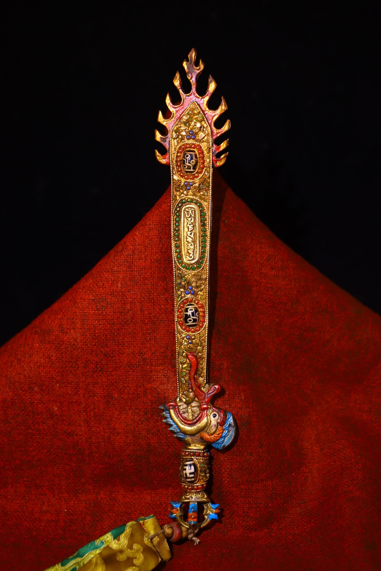 A wisdom sword, handcrafted and inlaid with jewels and gemstones, made from Lima copper, a material: This wisdom sword, crafted entirely by hand from Tibetan Lima copper and engraved with jewels, measures 29.5 cm in length, 5 cm in width, and weighs approximately 260 g. Provenance:from the collection